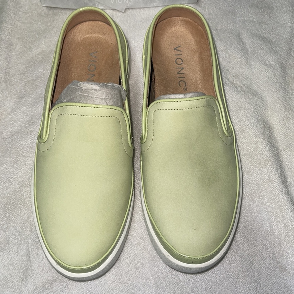 Vionic Effortless Womens Size 5 Pale Lime Green Slip On Sneakers